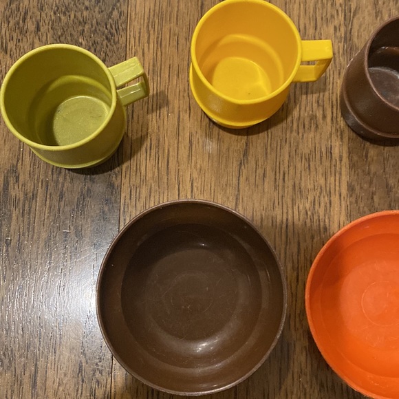 Vintage children’s Tupperware mugs and bowls “played with” condition - Picture 2 of 8
